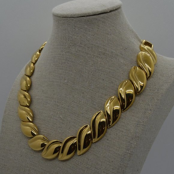 Vintage Napier Gold-Toned Leaf Collar Necklace - Picture 5 of 10